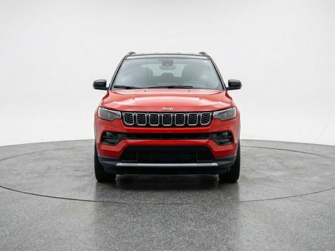 Used 2025 Jeep Compass Limited AWD/4WD image 2