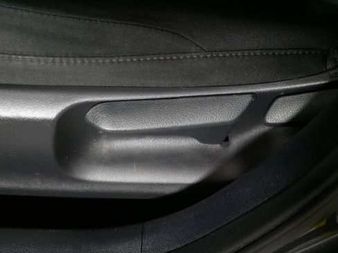 Used 2022 Toyota Prius LE image 20