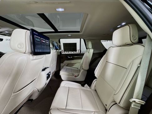 Used 2022 GMC Yukon Denali w/ Denali Premium Package image 30