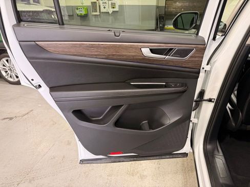 Used 2024 Volkswagen Atlas SEL Premium R-Line AWD/4WD image 19