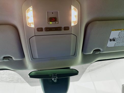 Used 2024 Toyota Highlander LE image 18