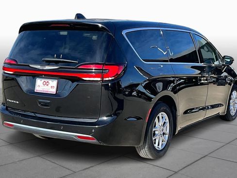 Certified 2024 Chrysler Pacifica Touring-L image 13