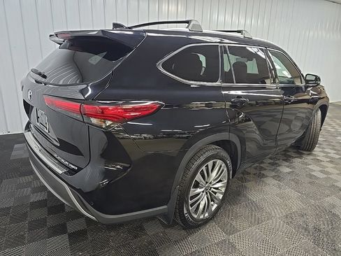 Used 2023 Toyota Highlander Platinum AWD/4WD image 10