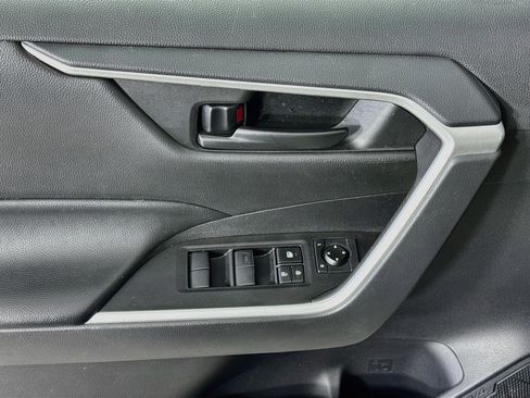 Certified 2023 Toyota RAV4 LE AWD/4WD image 17