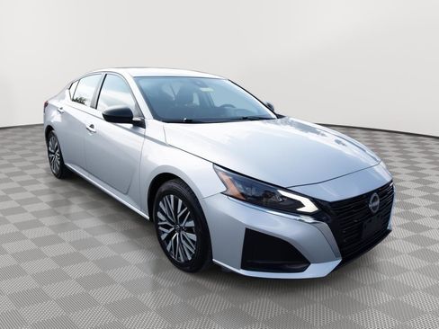 Used 2024 Nissan Altima 2.5 SV image 23