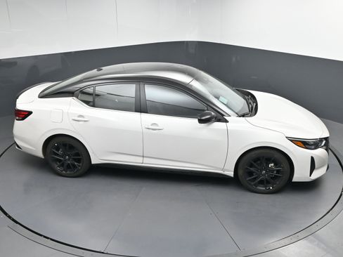 Certified 2025 Nissan Sentra SR w/ Midnight Edition image 32