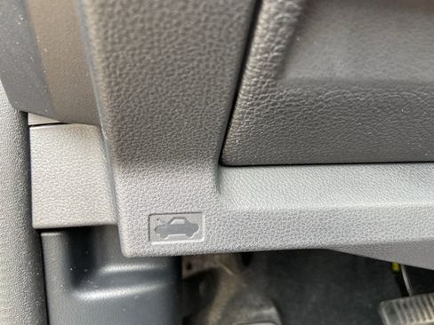 Used 2023 Subaru Forester AWD/4WD image 43