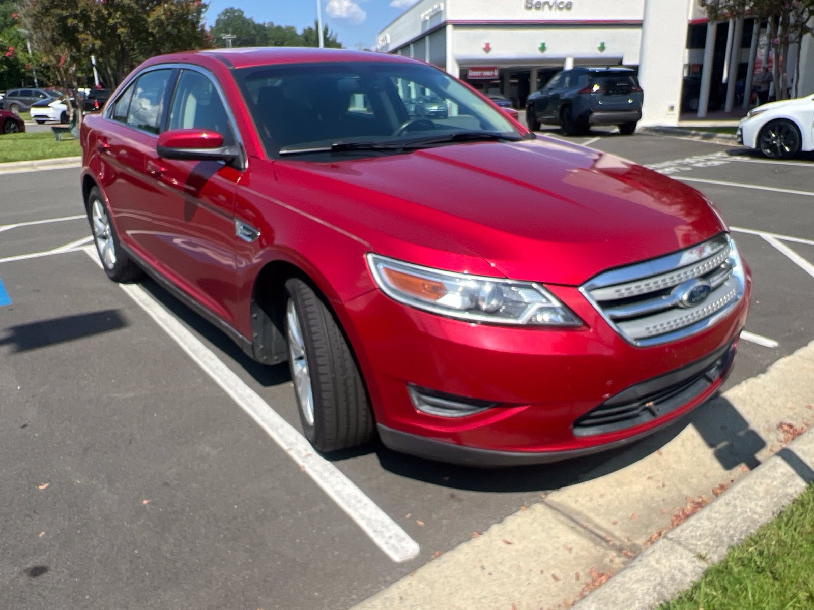 Used 2011 Ford Taurus SEL FWD image 13