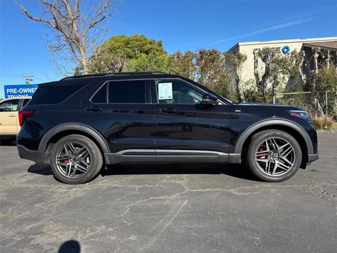 Used 2025 Ford Explorer ST-Line w/ Premium Package image 7