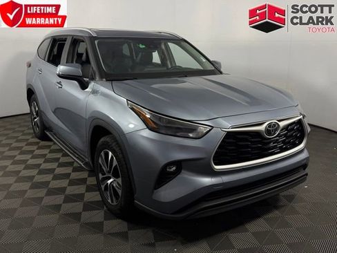 Used 2023 Toyota Highlander XLE image 1