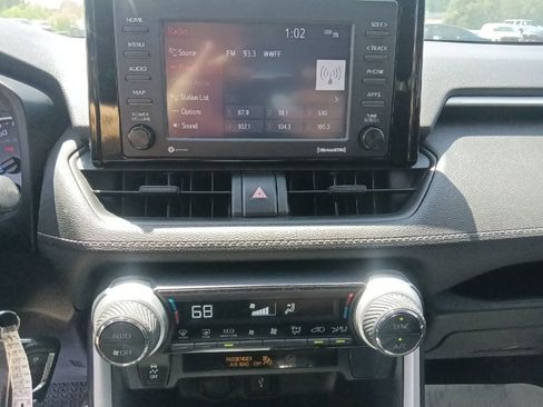 Used 2022 Toyota RAV4 LE AWD/4WD image 21