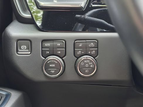Used 2024 Chevrolet Silverado 1500 High Country AWD/4WD image 24