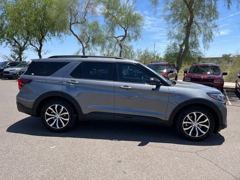 Used 2025 Ford Explorer ST-Line w/ Premium Package RWD image 18