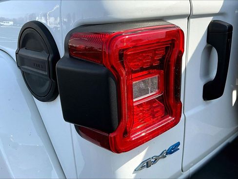 Used 2023 Jeep Wrangler Unlimited Sahara w/ Cold Weather Group AWD/4WD image 23
