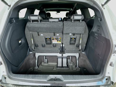 Used 2024 Toyota Sienna XSE w/ XSE Premium Package image 18