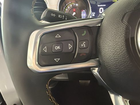 Used 2023 Jeep Wrangler Unlimited Sahara AWD/4WD image 17