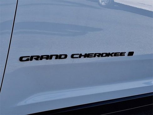 Used 2025 Jeep Grand Cherokee L Altitude image 24