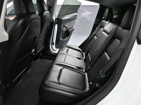 Used 2025 Tesla Model Y Long Range image 16