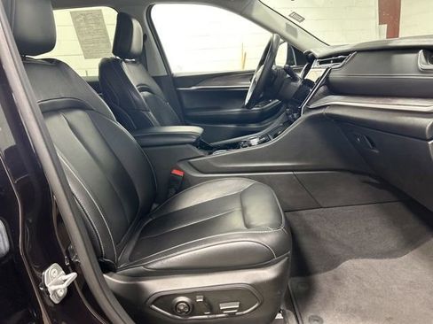 Used 2022 Jeep Grand Cherokee L Limited image 17