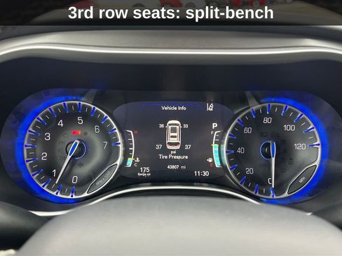 Used 2024 Chrysler Pacifica Touring-L image 21