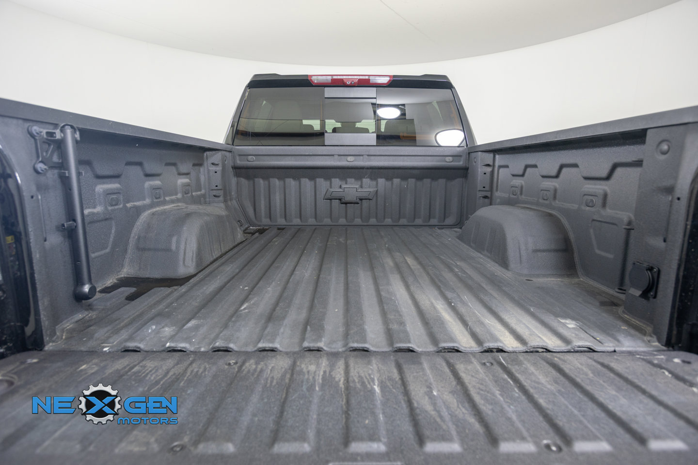 Used 2025 Chevrolet Silverado 1500 ZR2 w/ Technology Package AWD/4WD image 36