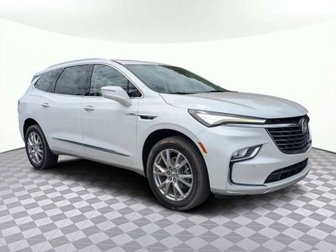 Used 2023 Buick Enclave Essence w/ Experience Buick Package FWD image 2