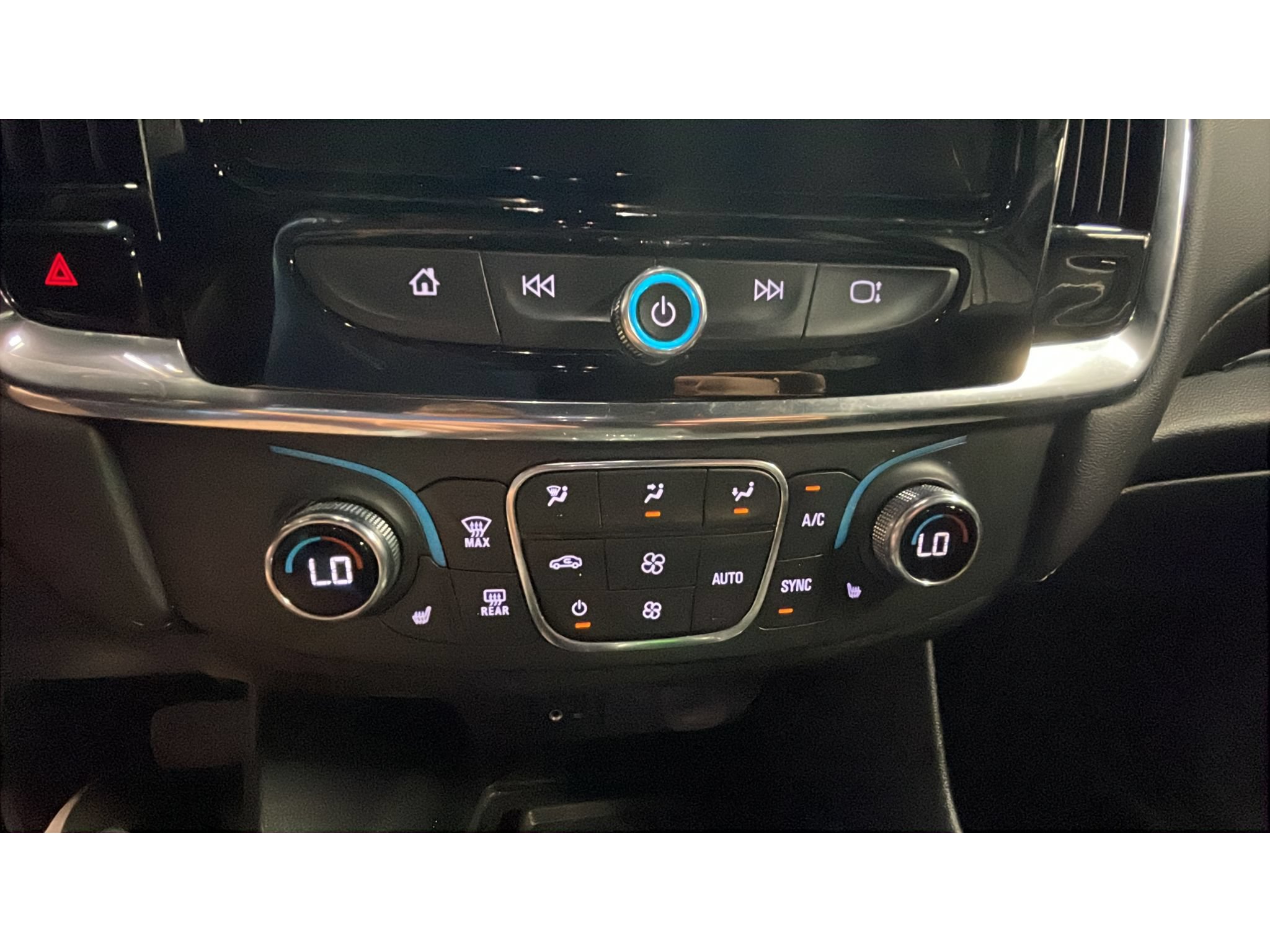 Used 2023 Chevrolet Traverse LT AWD/4WD image 14