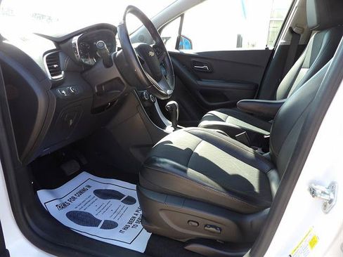 Certified 2022 Chevrolet Trax LT w/ Driver Confidence Package AWD/4WD image 14