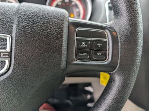 Used 2019 Dodge Grand Caravan SE w/ UConnect Hands-Free Group image 11