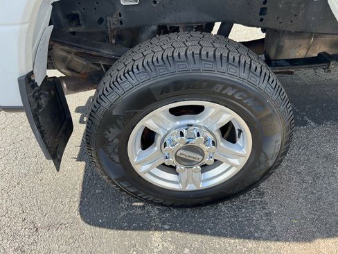 Used 2017 Ford F250 XLT w/ Snow Plow Prep Package image 22