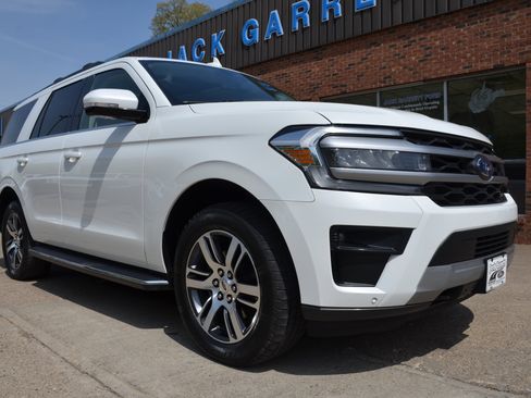 Used 2022 Ford Expedition XLT AWD/4WD image 1