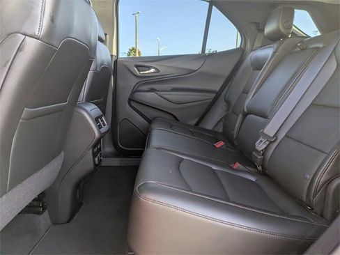 Used 2018 Chevrolet Equinox Premier image 18