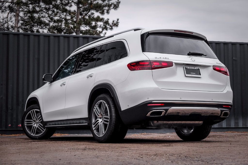 Used 2026 Mercedes-Benz GLS 450 4MATIC image 2