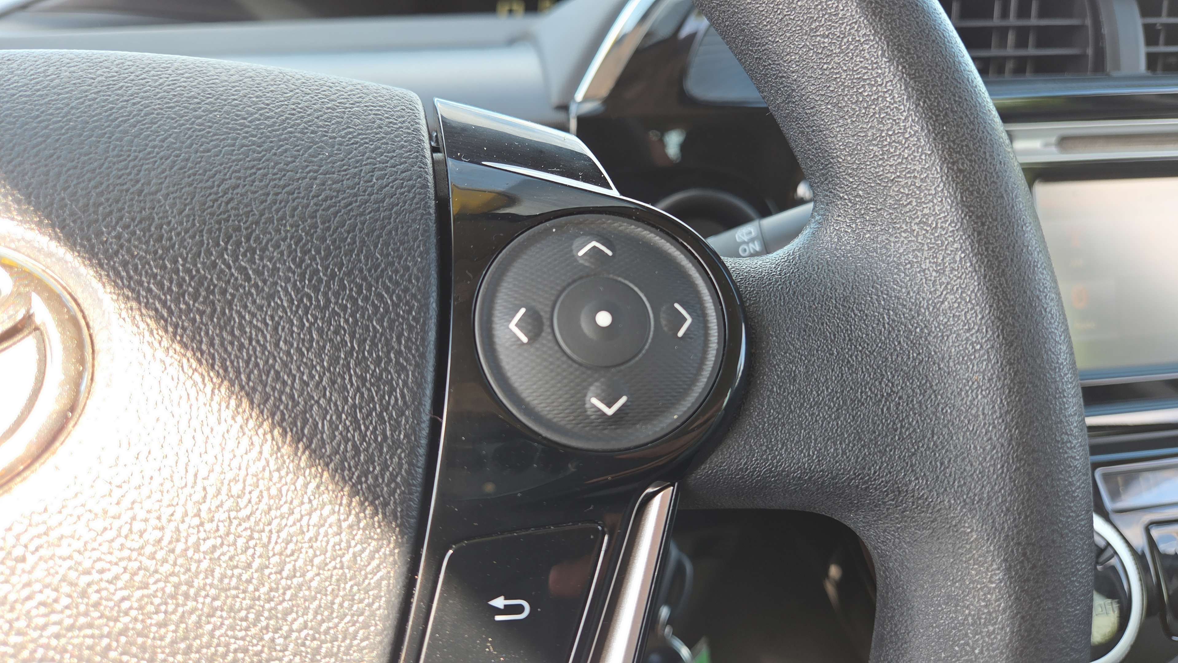 Used 2018 Toyota Prius C One FWD image 23