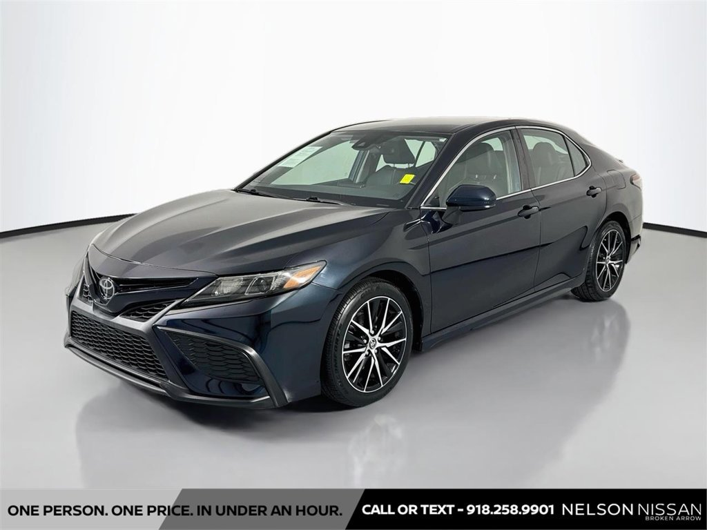 Used 2021 Toyota Camry SE FWD image 1