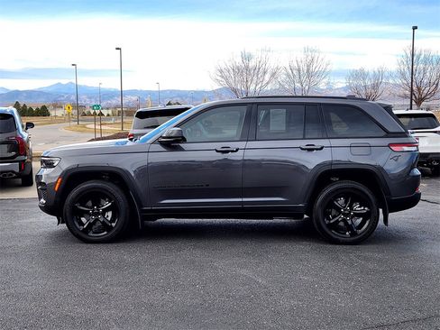 Used 2024 Jeep Grand Cherokee Altitude image 2