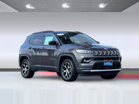 Used 2024 Jeep Compass Limited w/ Sun and Sound Group AWD/4WD image 7