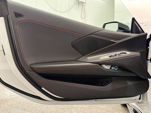 Used 2025 Chevrolet Corvette Z06 RWD image 12