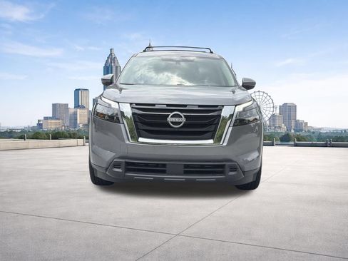 Certified 2025 Nissan Pathfinder SV FWD image 26