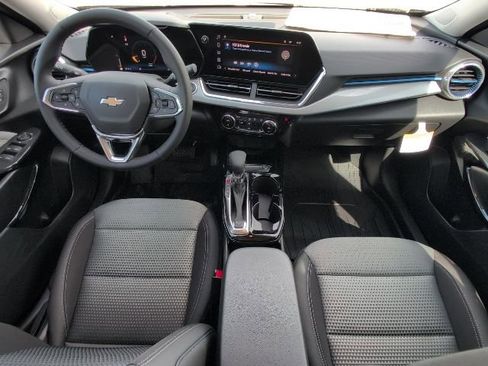 New 2026 Chevrolet Trax LT w/ Sunroof Package FWD image 5