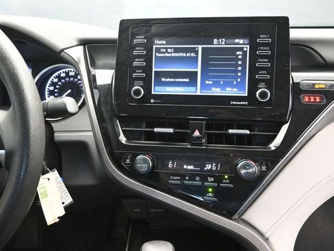 Used 2022 Toyota Camry LE image 29