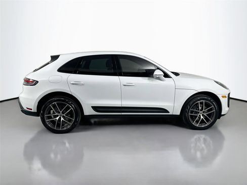 Certified 2026 Porsche Macan AWD/4WD image 8