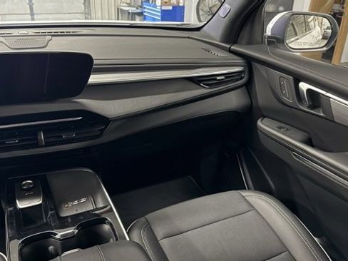 Used 2025 Buick Enclave Preferred image 32