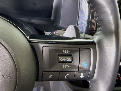 Used 2024 Nissan Pathfinder Platinum image 25