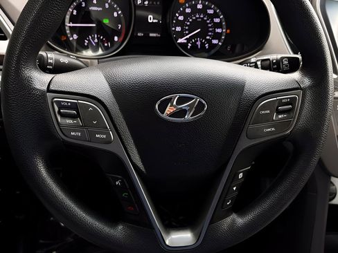 Used 2019 Hyundai Santa Fe XL SE image 15