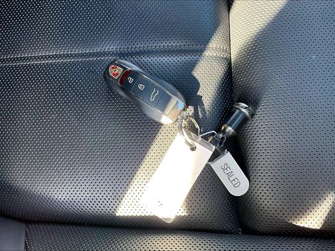 Used 2024 Porsche Macan image 11