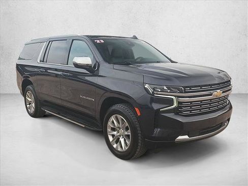 Used 2023 Chevrolet Suburban Premier image 3