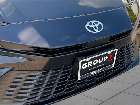 Used 2025 Toyota Camry SE FWD image 29