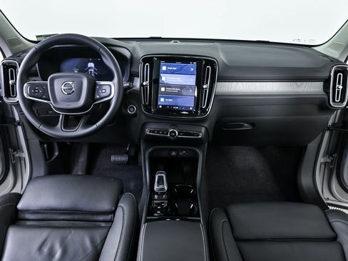 Certified 2025 Volvo XC40 B5 Plus image 18