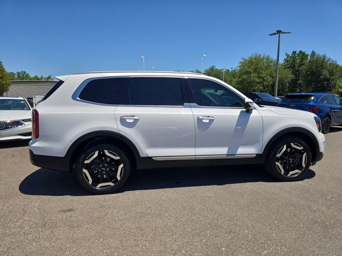 Certified 2024 Kia Telluride S w/ S Sunroof Package AWD/4WD image 9